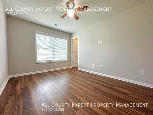 Building Photo - 157 Townview Dr