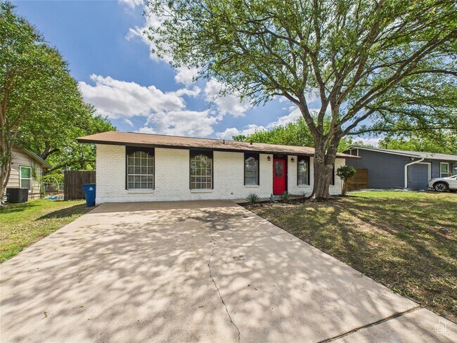 Building Photo - 5809 Glenhollow Path