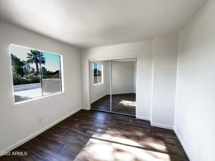 Building Photo - 985 N Granite Reef Rd