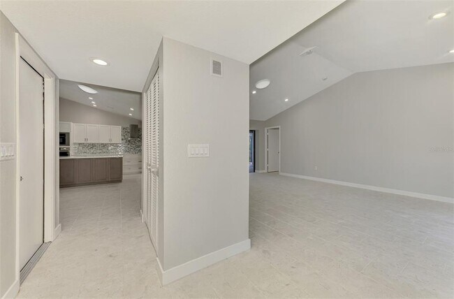 Building Photo - 1224 S View Dr