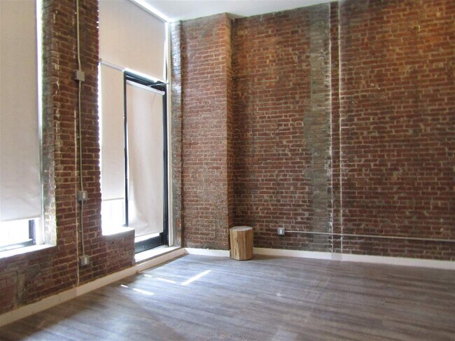 Building Photo - 139 Newark Ave