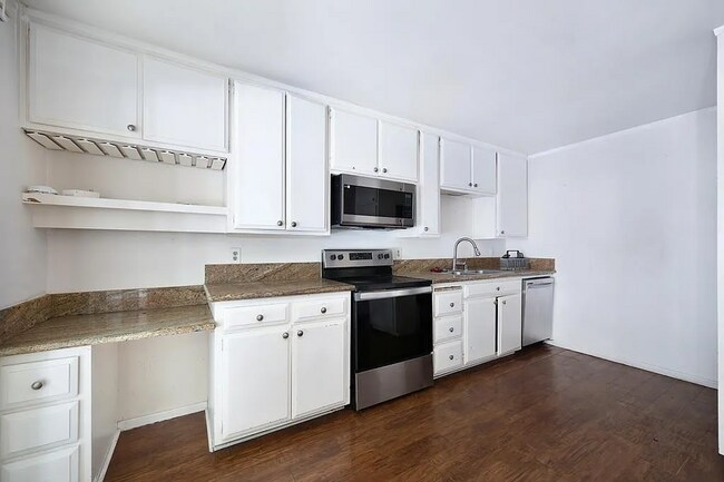 Building Photo - 2645-2649 S Whitney Blvd