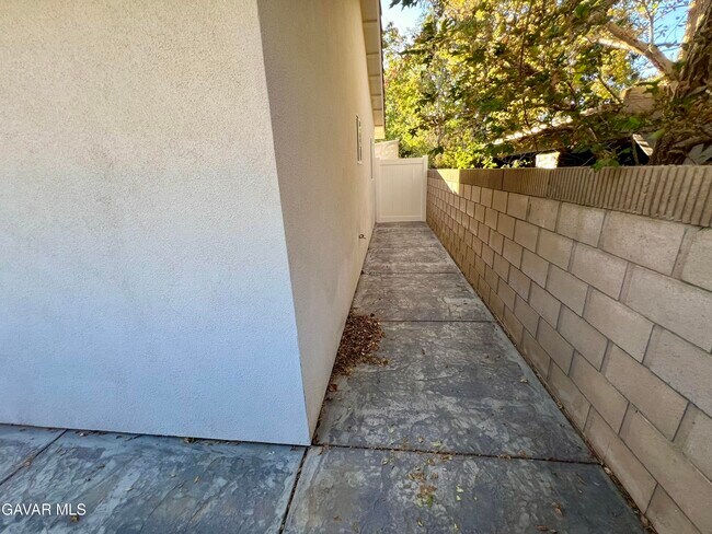 Building Photo - 1133 Geraldine Ave E