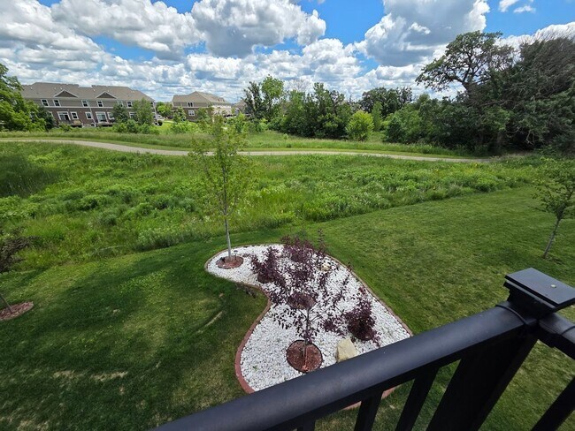 Building Photo - Beautiful 5 Bedroom 5 Bath in Woodbury
