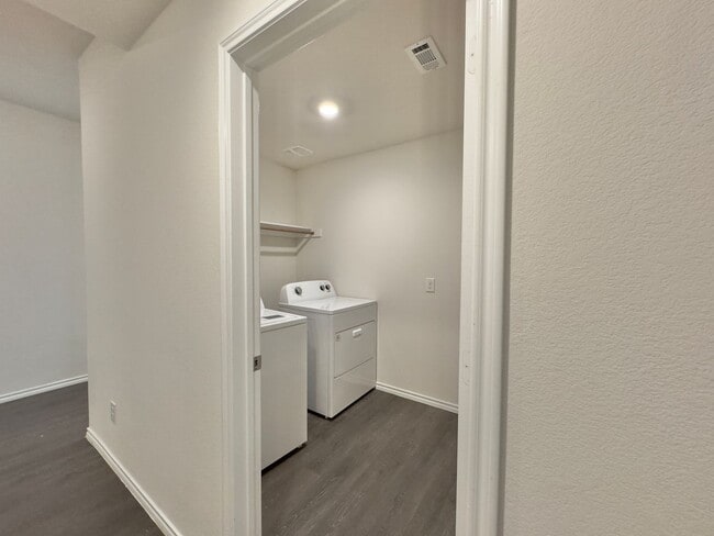 Building Photo - 11333 Pecan Crk Dr