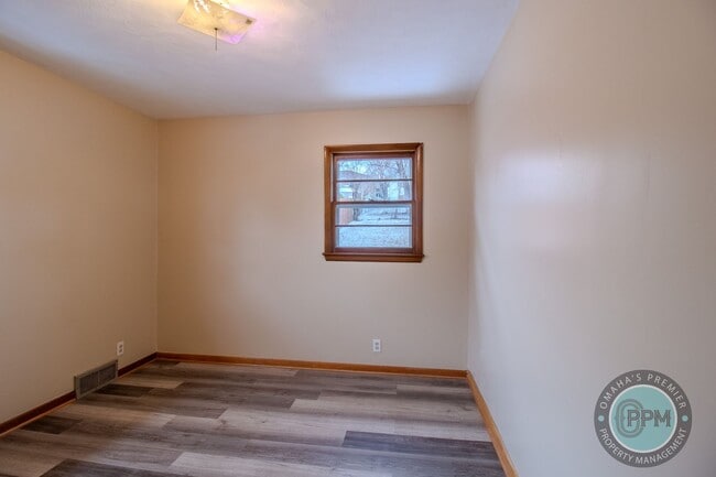 Building Photo - 3 Bed Home | 67th & Blondo