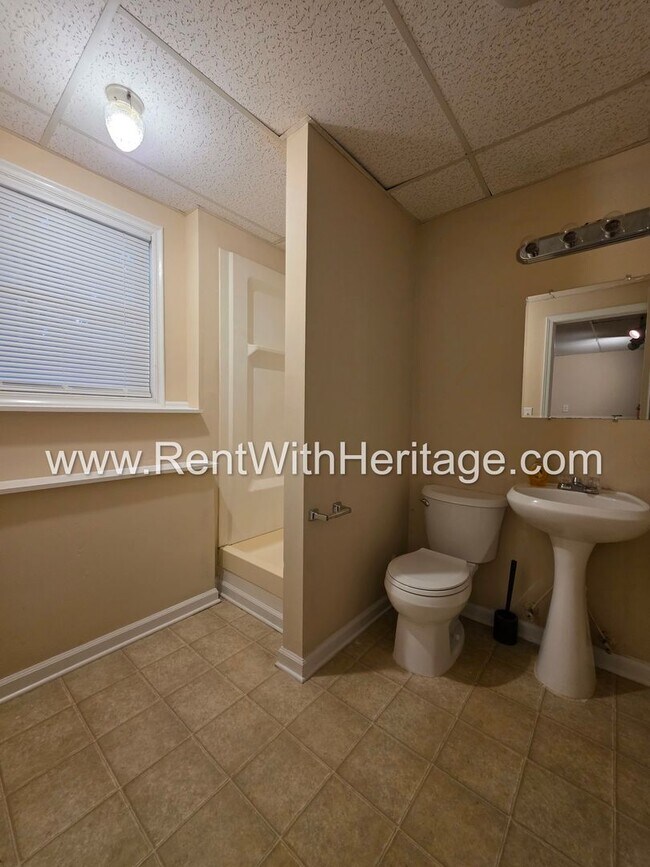 Building Photo - 6322 Hillview Ln