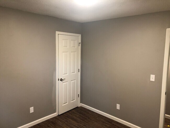 Building Photo - One Bedroom / One Bath Duplex Blountville, TN 37617