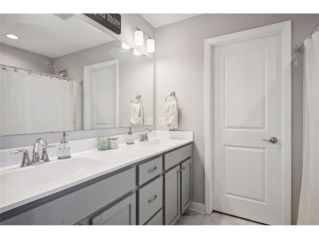 Building Photo - 6303 Jensen Ave S