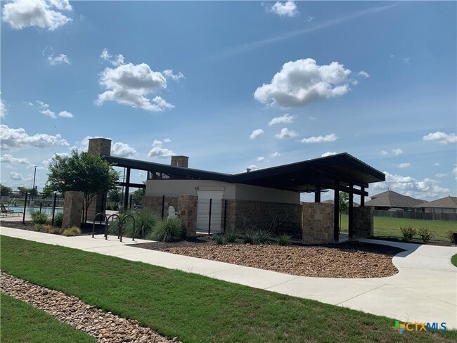 Building Photo - 522 Blue Stem Rd