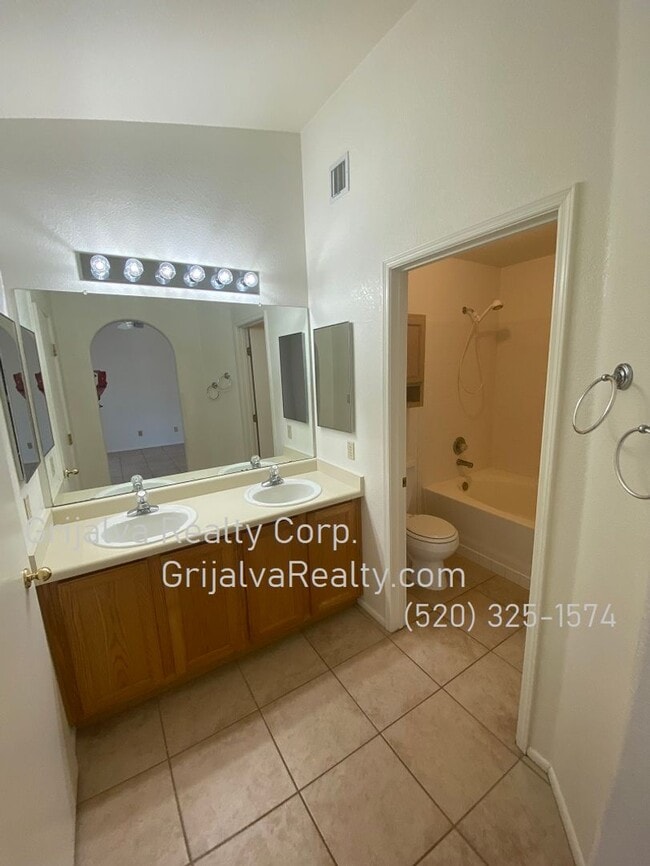 Building Photo - 3 Bed, 2 Bath House for Rent in Rita Ranch...