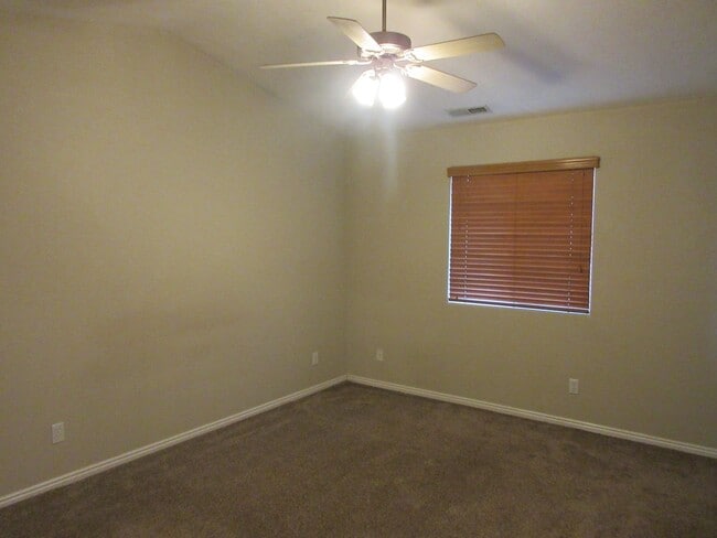 Building Photo - Move-In Bonus!!! 3 bedroom - 2 bath - located in Enoch