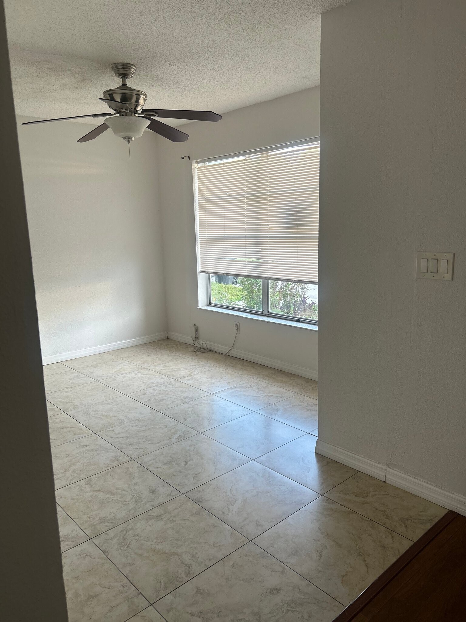 Building Photo - 14106 Village View Dr