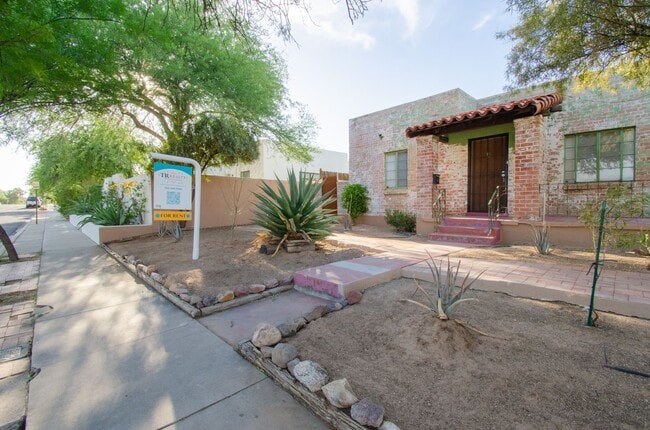 Building Photo - Iconic Sam Hughes Bungalow! Steps away from University of Arizona Main Campus!