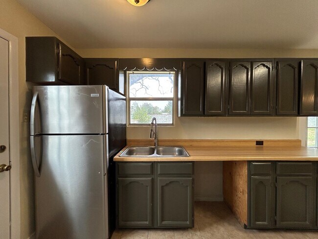 Building Photo - 1006 Laurel Dr