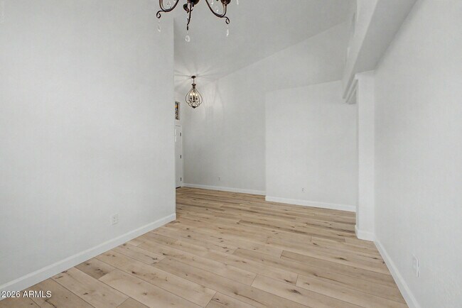 Building Photo - 1220 E Briarwood Terrace