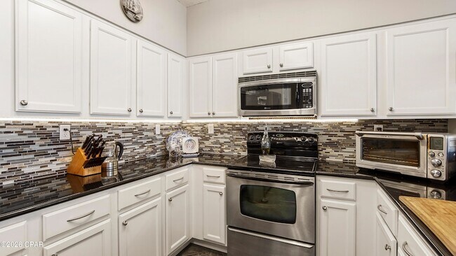 Building Photo - 2400 Grandiflora Blvd