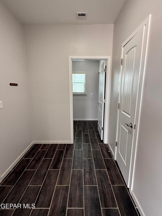 Building Photo - 804 Blingwood