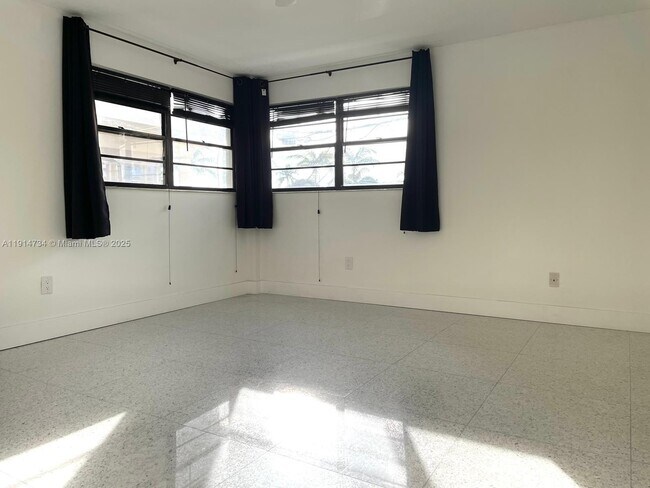 Building Photo - 6424 Collins Ave