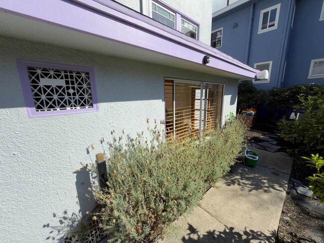 Building Photo - 3148 College Ave