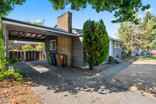 Building Photo - Amazing Northwest Rancher