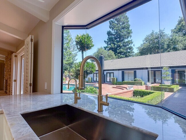 Building Photo - Exceptional Executive Estate With Pool and Tennis Court