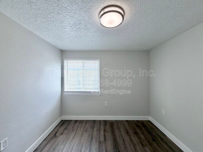 Building Photo - 13066 SE Powell Blvd