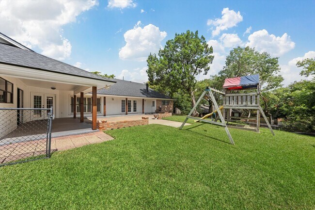 Building Photo - 10014 Burgundy Ln