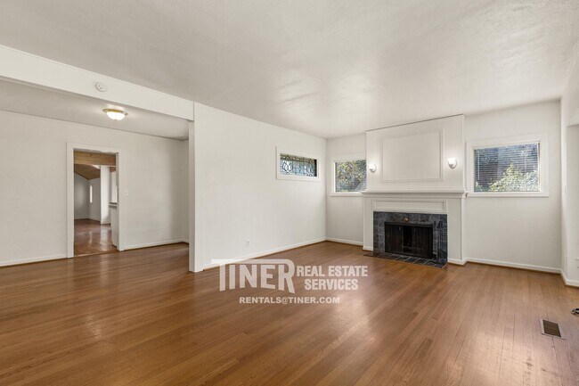 Building Photo - Fair Oaks Village Charmer