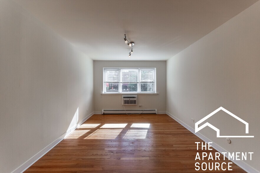 Building Photo - 628 W Wrightwood Ave