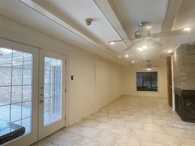 Building Photo - 9655 Meadowcroft Dr