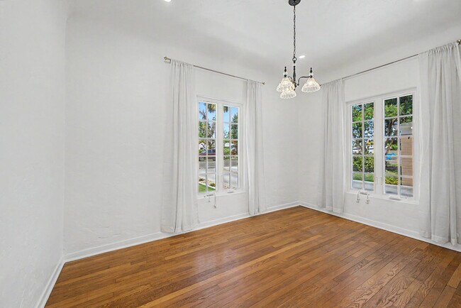 Building Photo - 311 West Campbell Ave