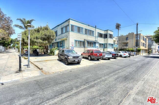 Building Photo - 16 Clubhouse Ave