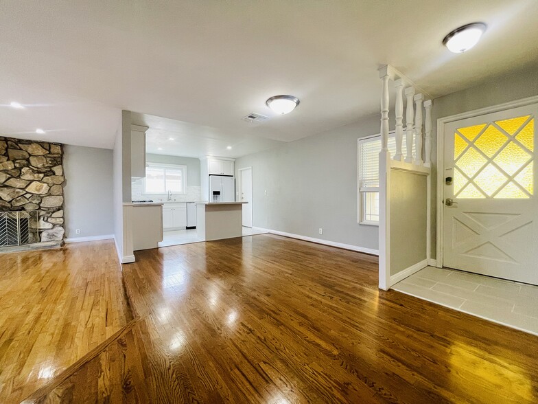 Building Photo - 10473 Rose Ann Cir