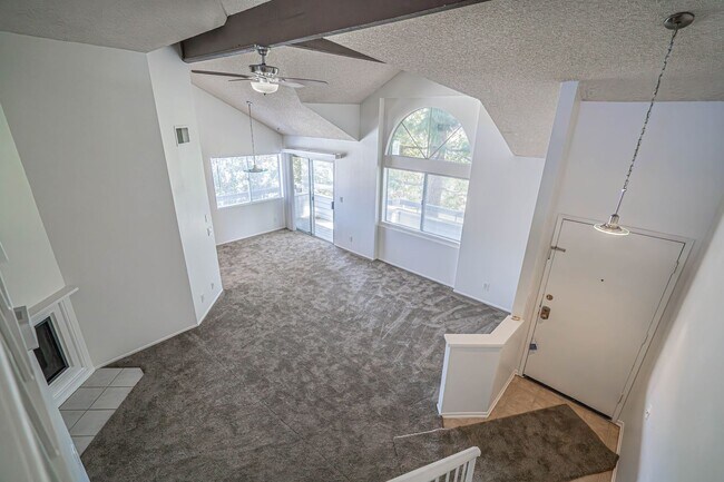 Building Photo - Charming 2-Bedroom Condo with Loft in the American Beauty Community of Canyon Country