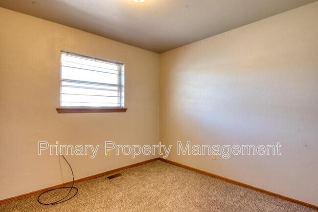Building Photo - 303 Kimberly Ln