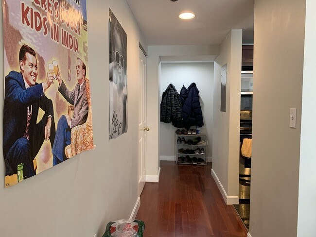 Building Photo - 8-10 Museum Way