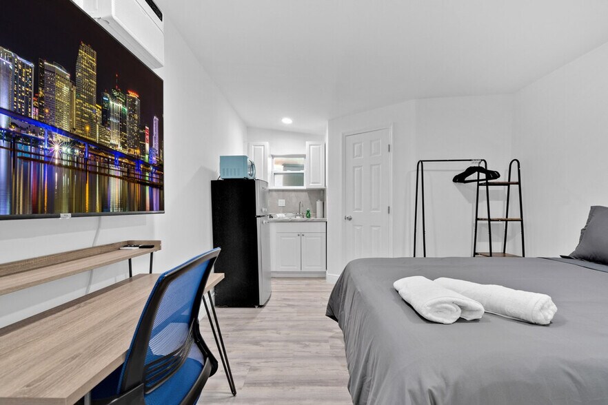 Building Photo - 2610 SW 31st Ave