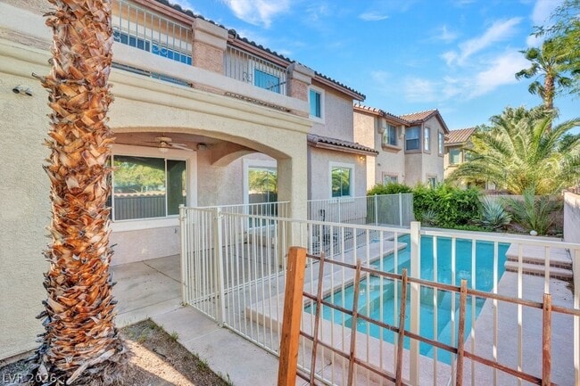 Building Photo - 612 Silver Grove St