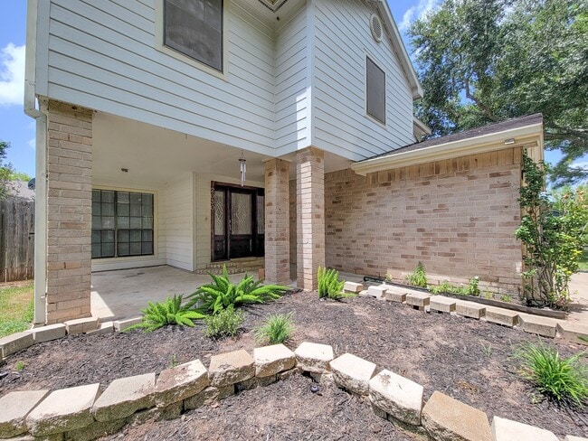 Building Photo - 2030 Creek Valley Ln