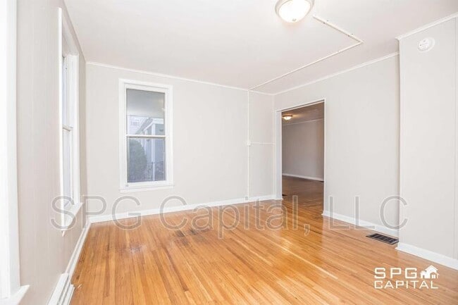 Building Photo - 427 Hood St