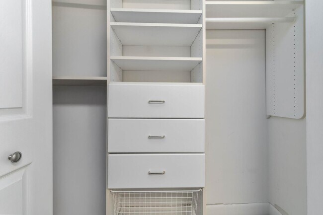 Building Photo - 1501 Clairmont Rd