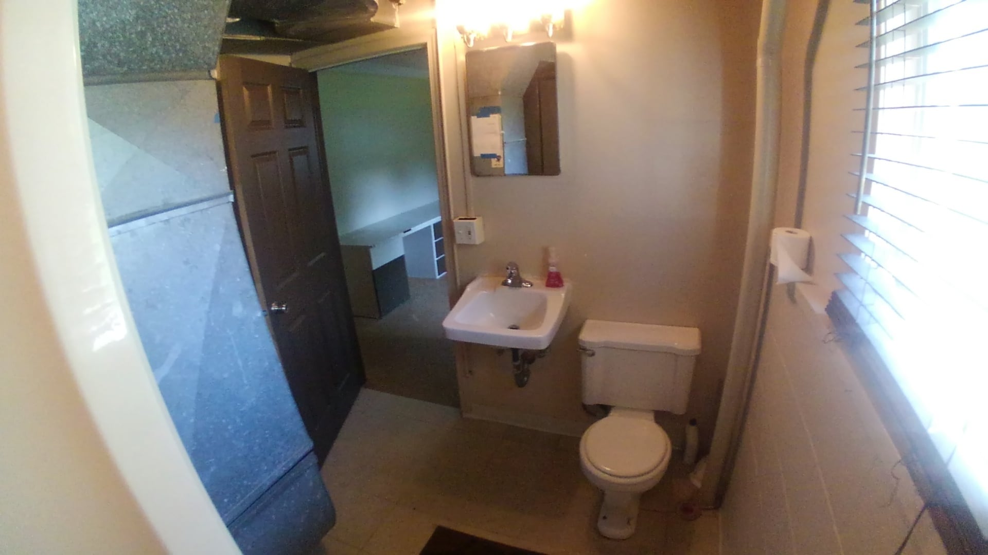 Lower bathroom - 1536 Linden St