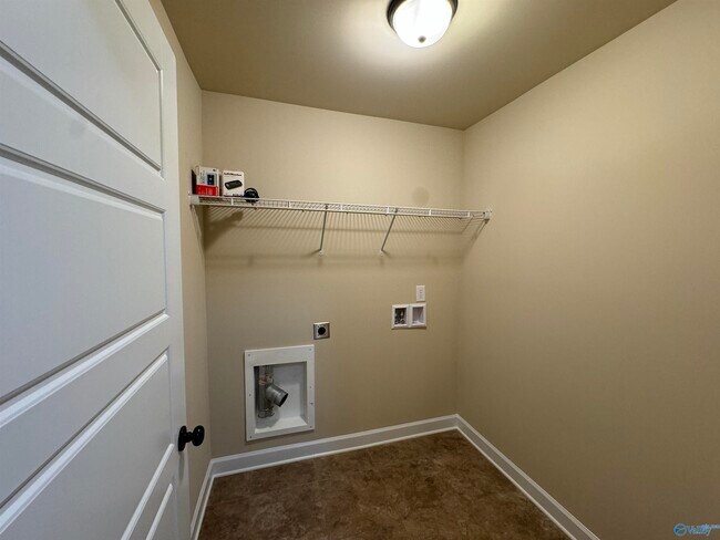 Building Photo - 120 Meadowglade Ln