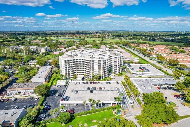 Building Photo - 13951 Kendale Lakes Cir