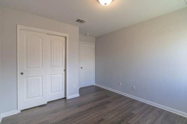 Building Photo - 1411 Elbe St