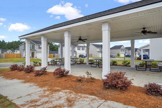 Building Photo - COMING EARLY JUNE 2026! (Pet Friendly)