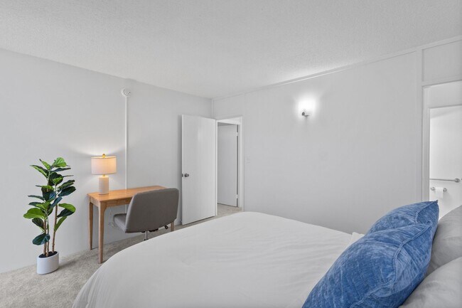 Building Photo - Cozy Island Escape | Near Waikiki & Diamond Head