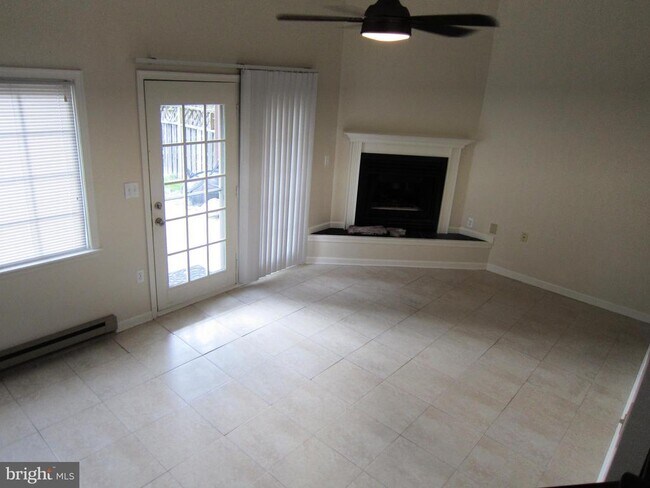 Building Photo - 1023 Lindsay Ln