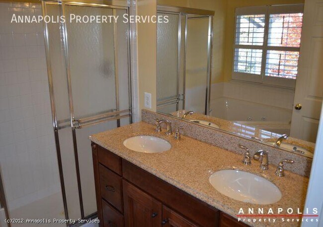 Building Photo - 2701 Thornbrook Ct